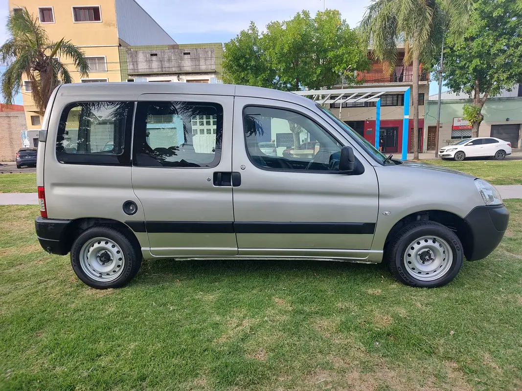 Mira esta publicación de Peugeot Partner 2012 en Motordil