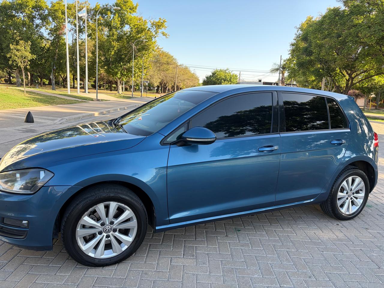 Mira esta publicación de Volkswagen Golf 2015 en Motordil