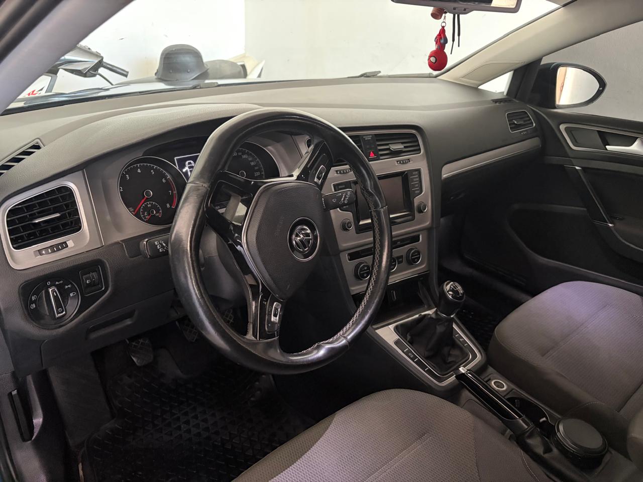 Mira esta publicación de Volkswagen Golf 2015 en Motordil