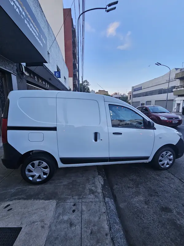 Mira esta publicación de Renault Kangoo 2021 en Motordil
