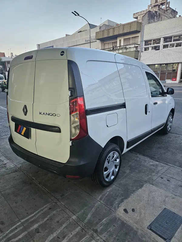 Mira esta publicación de Renault Kangoo 2021 en Motordil