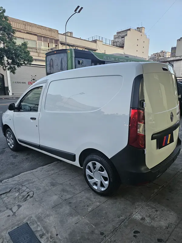 Mira esta publicación de Renault Kangoo 2021 en Motordil