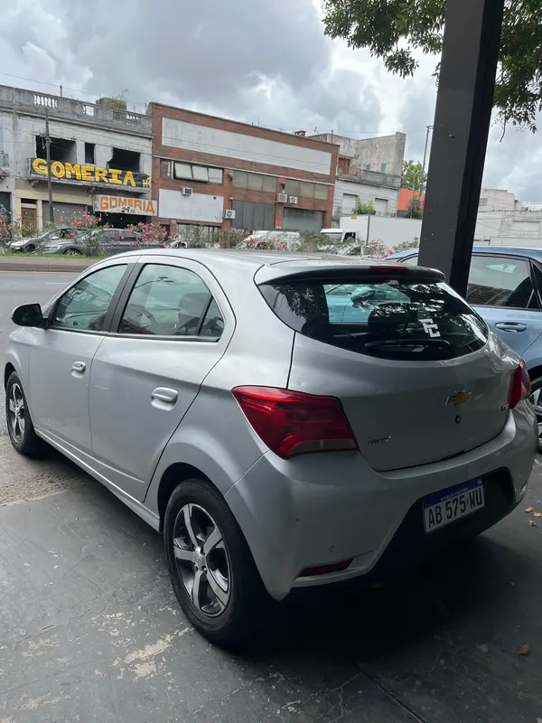 Mira esta publicación de Chevrolet Onix 2017 en Motordil