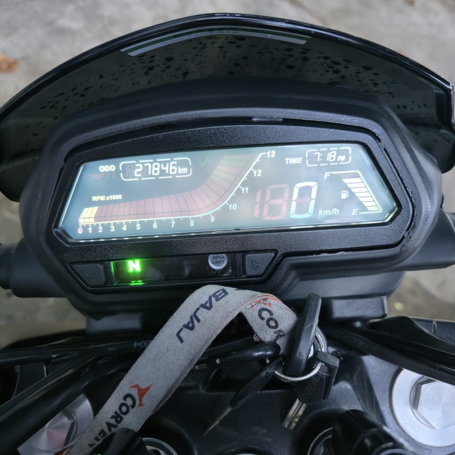 Mira esta publicación de Bajaj Dominar 250 2022 en Motordil