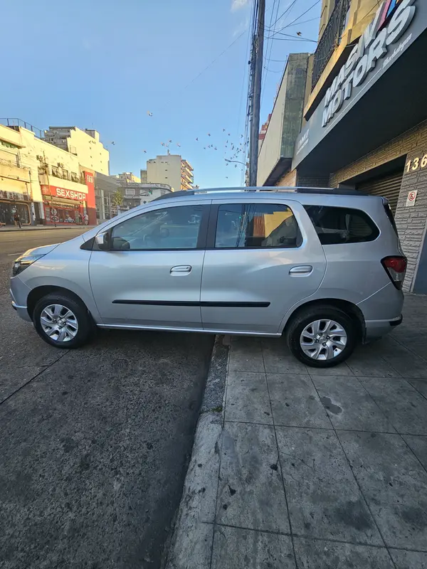 Mira esta publicación de Chevrolet Spin 2015 en Motordil
