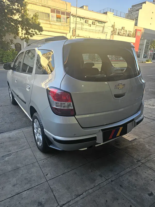 Mira esta publicación de Chevrolet Spin 2015 en Motordil