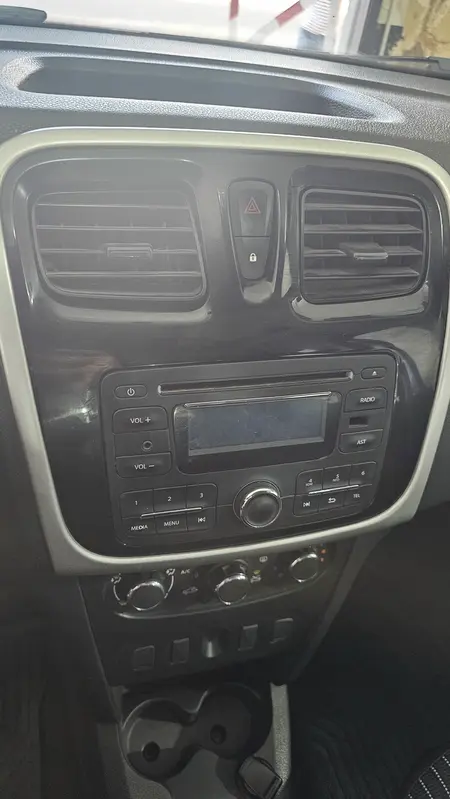 Mira esta publicación de Renault Logan 2018 en Motordil