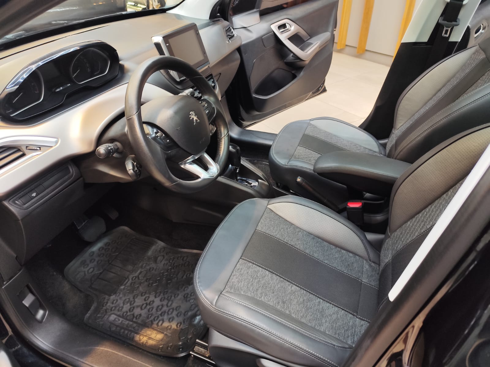 Mira esta publicación de Peugeot 208 2018 en Motordil