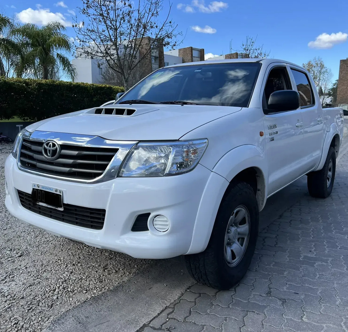2014 Toyota Hilux - 23,000 USD - 146,000 Kms | Motordil