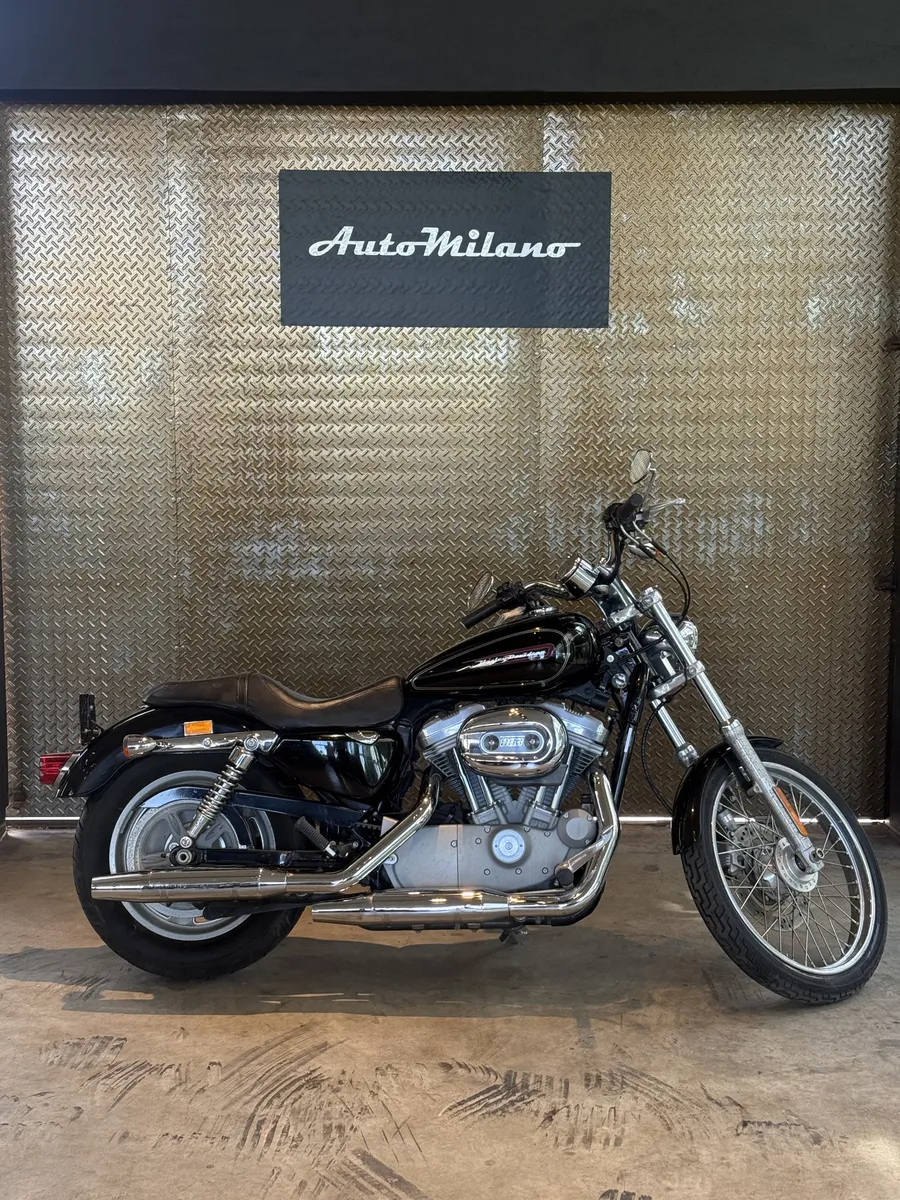 Mirá esta publicación de Harley Davidson 883 Superlow 2 Tone