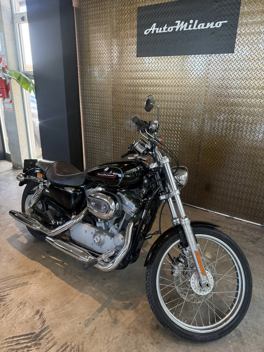 Mirá esta publicación de Harley Davidson 883 Superlow 2 Tone