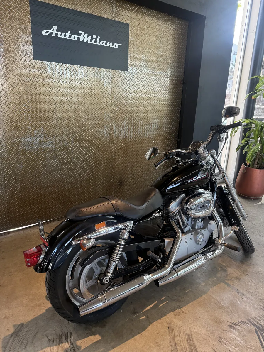 Mirá esta publicación de Harley Davidson 883 Superlow 2 Tone