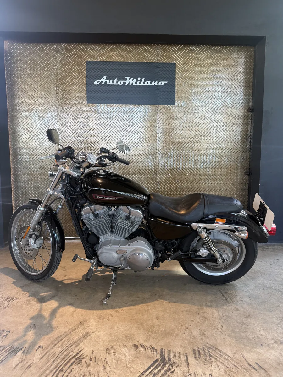 Mirá esta publicación de Harley Davidson 883 Superlow 2 Tone