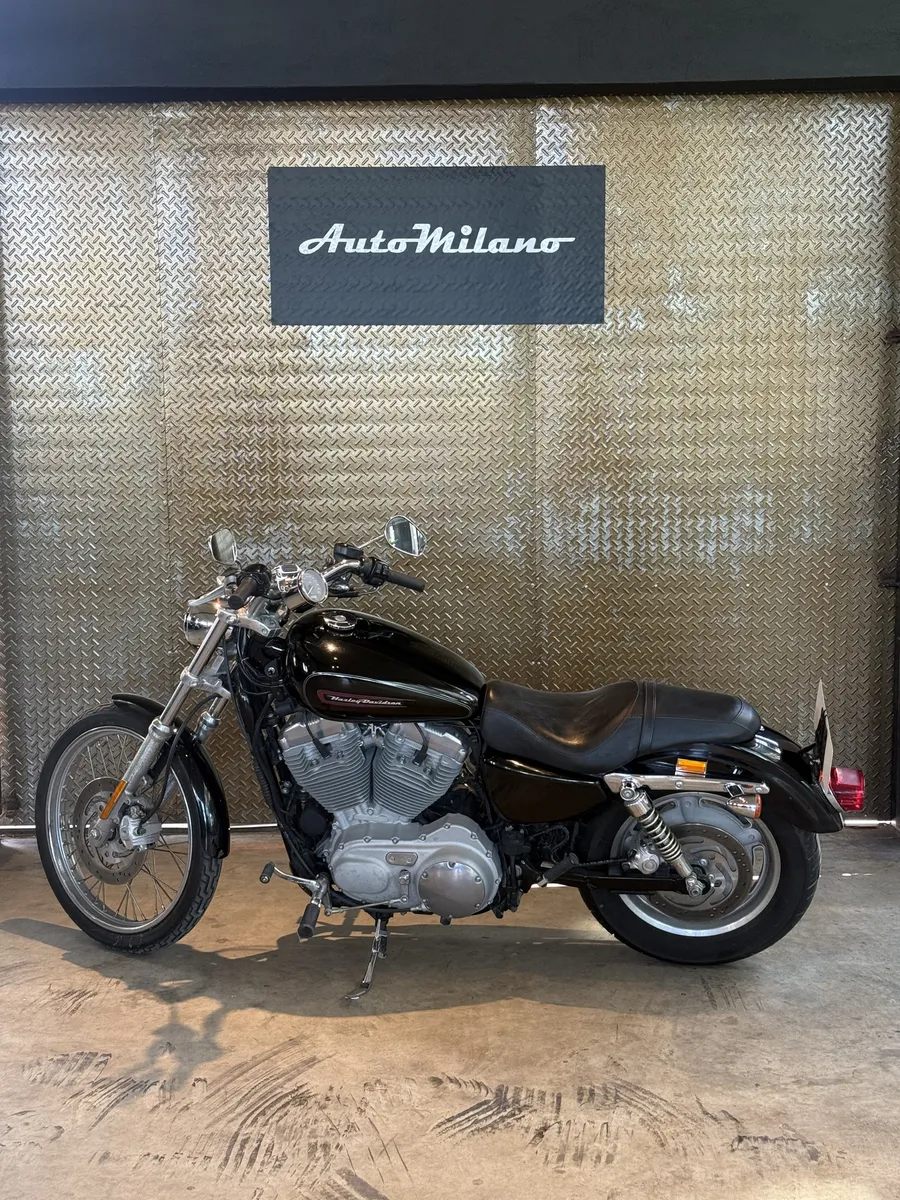 Mirá esta publicación de Harley Davidson 883 Superlow 2 Tone