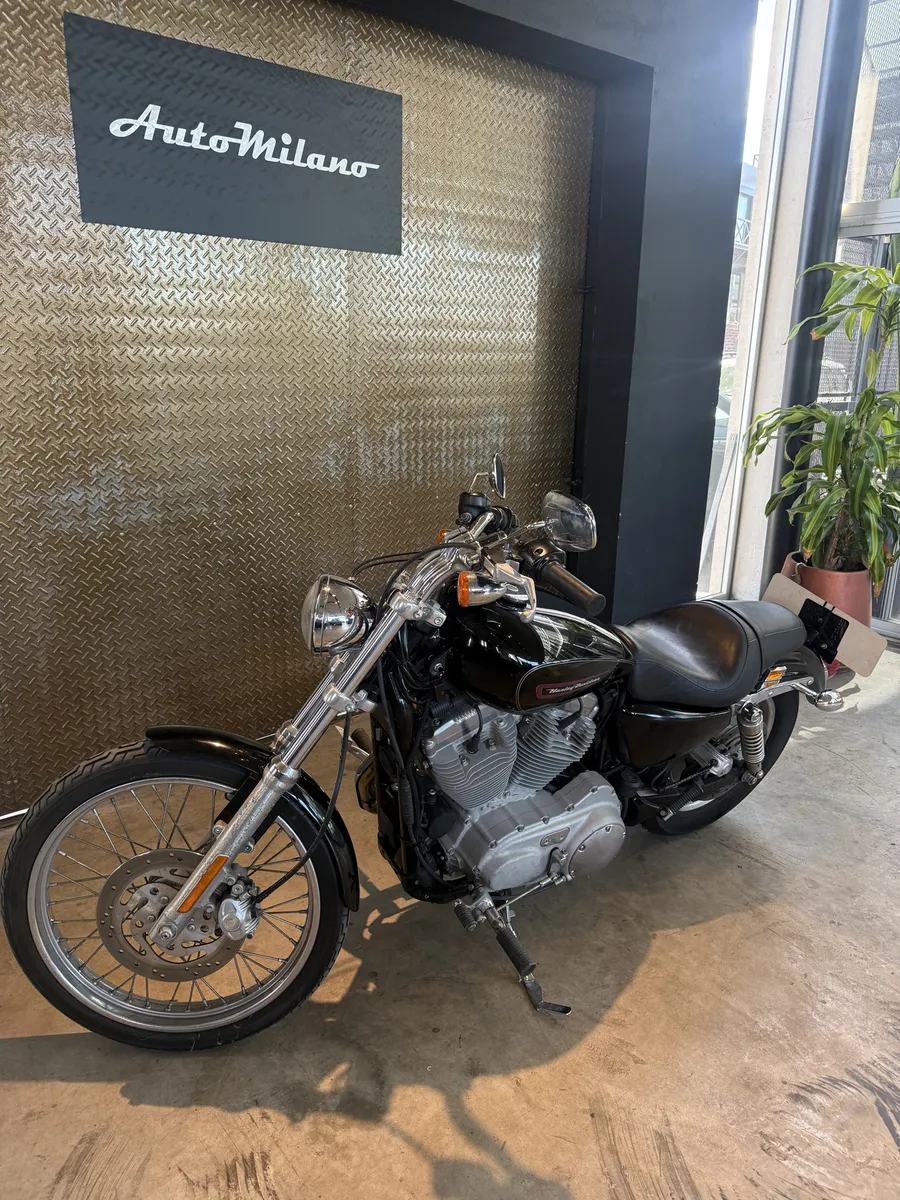 Mirá esta publicación de Harley Davidson 883 Superlow 2 Tone